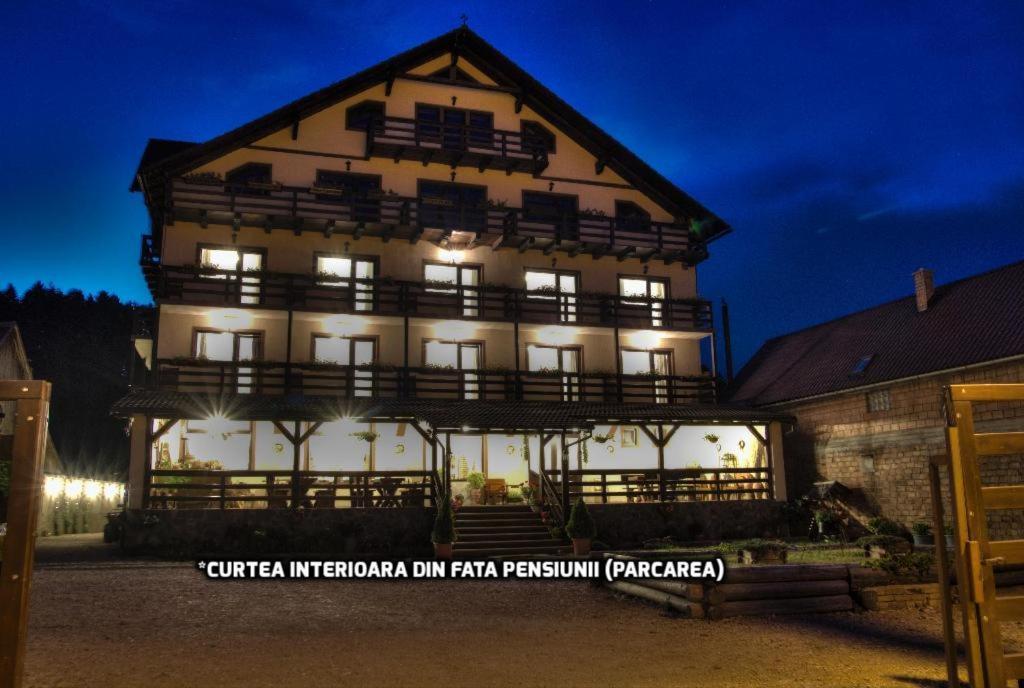Vila Hora Cu Brazi Зэрнешти Экстерьер фото
